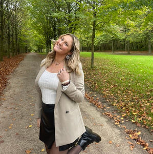 Meet your Posher, Olivia